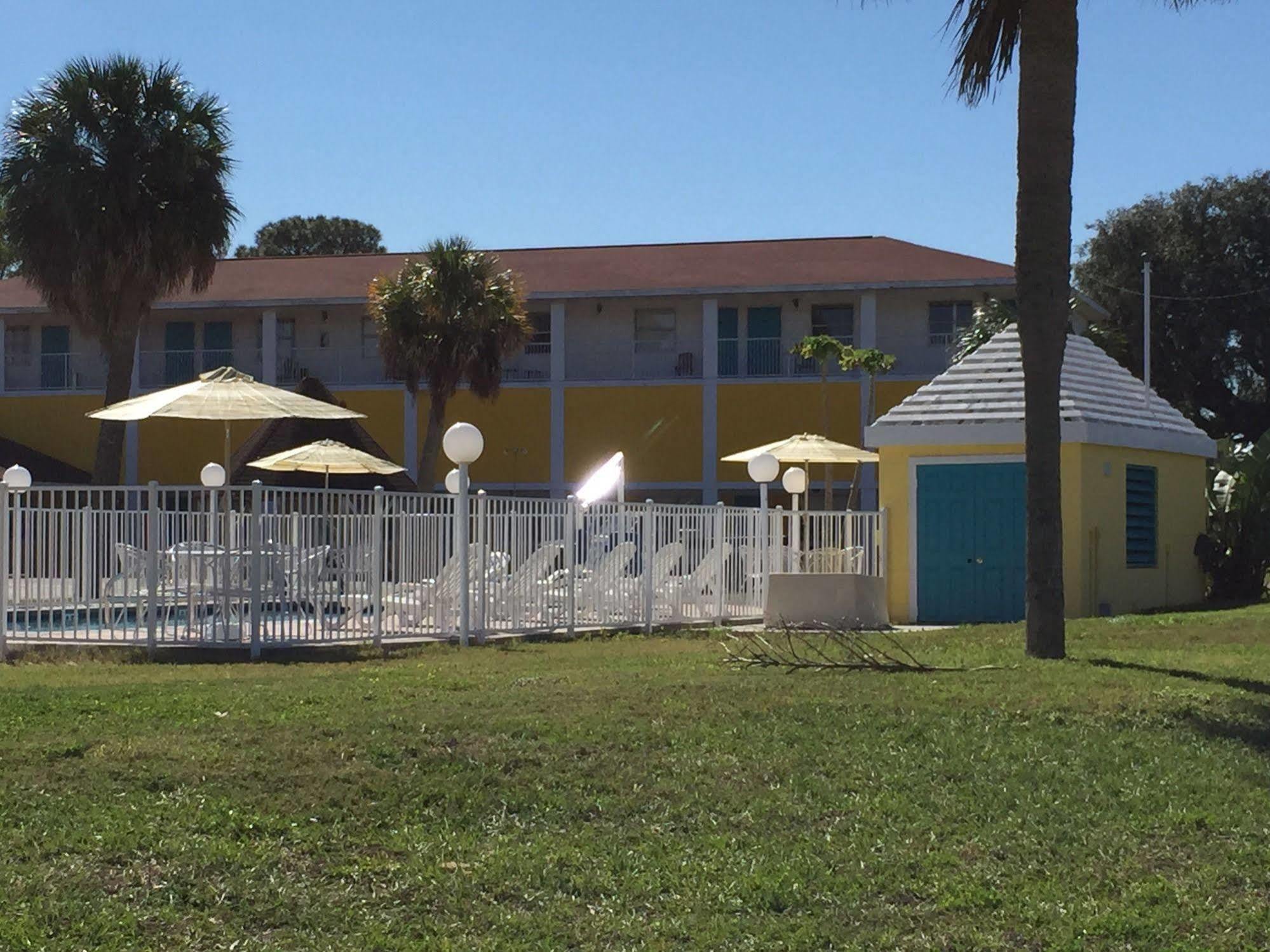 Economy Suites Cypress Gardens Exterior photo